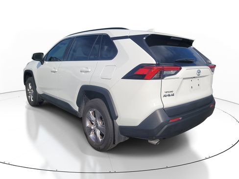 Used 2025 Toyota RAV4 XLE FWD image 5