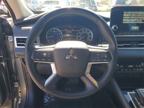 Used 2024 Mitsubishi Outlander SE image 19