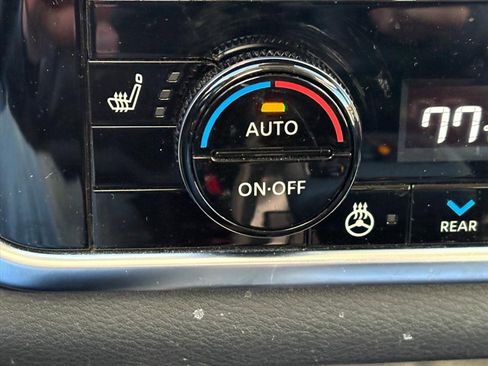 Used 2022 Nissan Rogue Platinum w/ Head-Up Display Package image 13