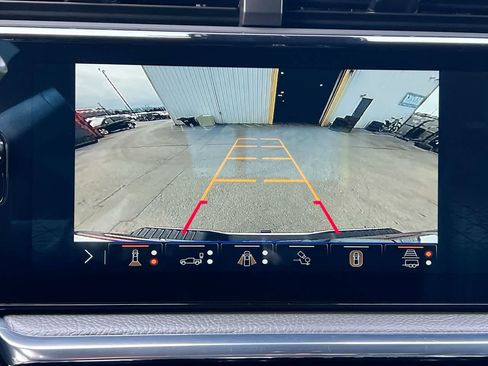Used 2024 GMC Sierra 3500 Denali AWD/4WD image 17