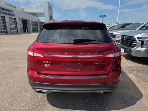 Used 2017 Lincoln MKX Select w/ Select Plus Package AWD/4WD image 4
