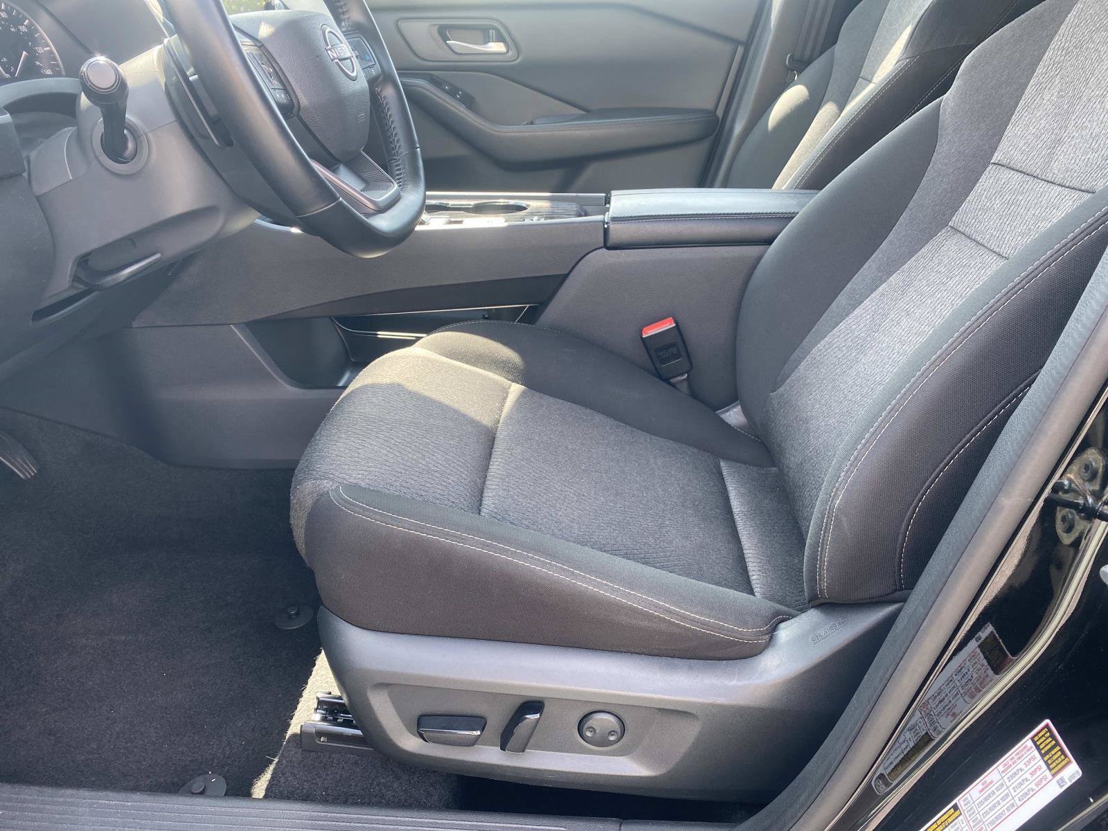 Used 2025 Nissan Rogue SV FWD image 21