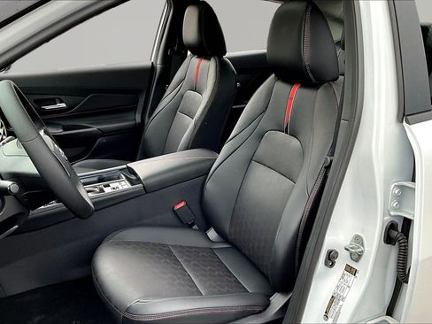 New 2026 Nissan Sentra SR FWD image 17