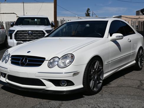 Used 2009 Mercedes-Benz CLK 550 Coupe image 1