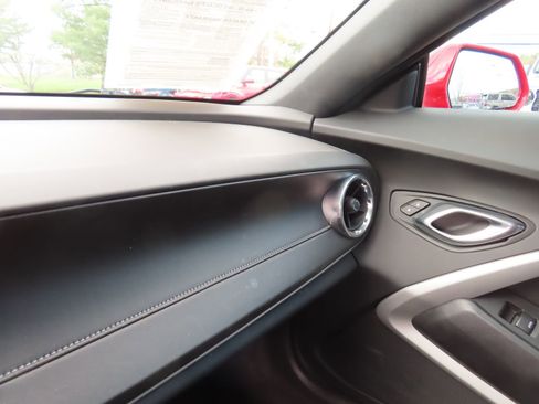 Used 2018 Chevrolet Camaro LT image 17