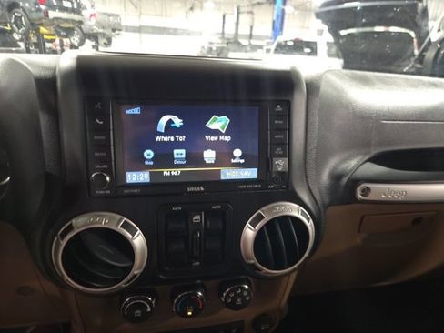 Used 2017 Jeep Wrangler Unlimited Sahara w/ Dual Top Group AWD/4WD image 16