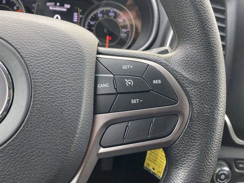 Used 2019 Jeep Cherokee Latitude w/ Popular Appearance Group image 20