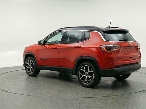 Used 2025 Jeep Compass Limited AWD/4WD image 5