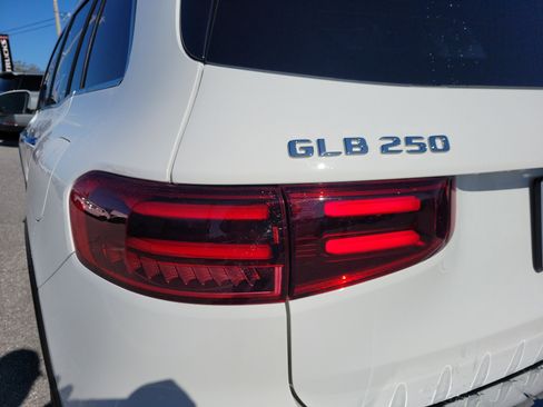 Used 2025 Mercedes-Benz GLB 250 image 10