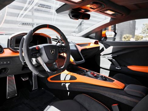 Used 2024 Lamborghini Revuelto AWD/4WD image 2