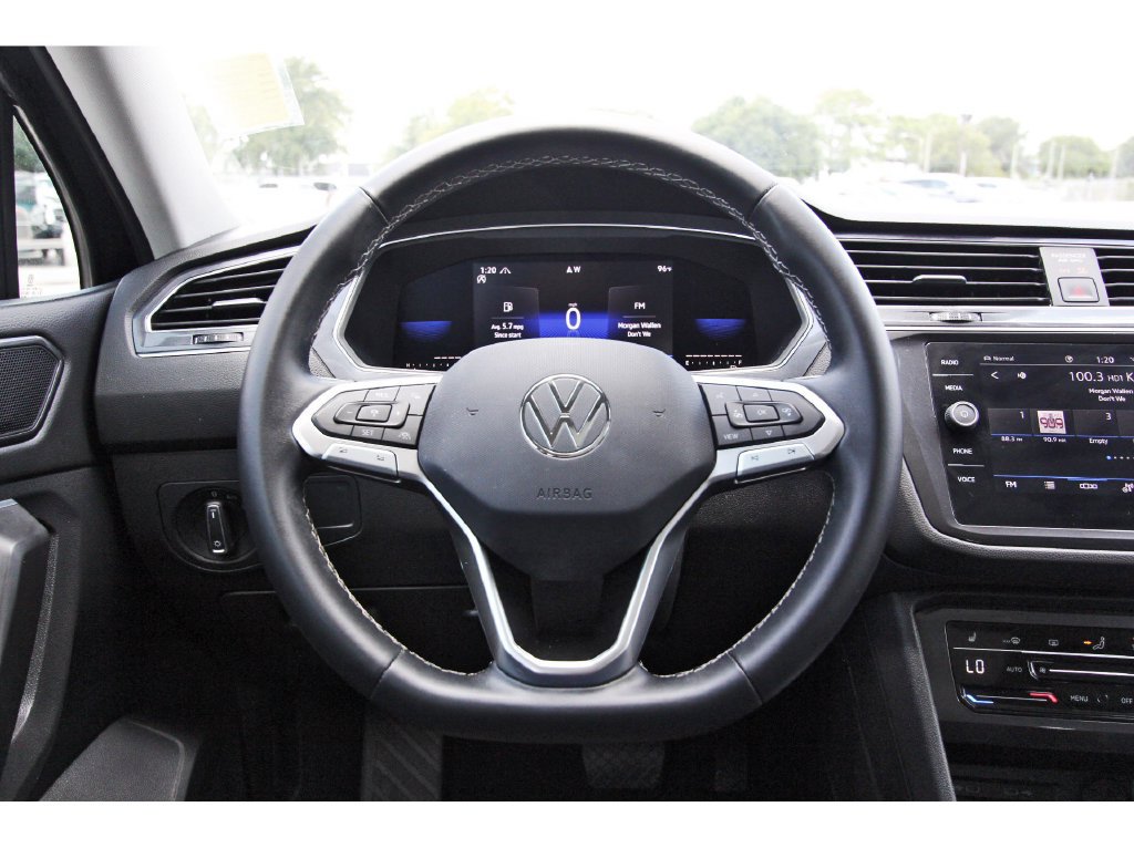 Used 2022 Volkswagen Tiguan SE AWD/4WD image 17