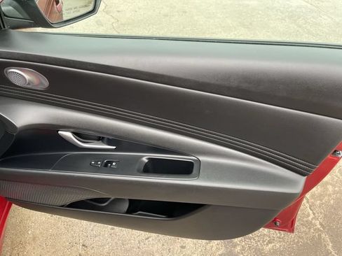 Used 2025 Hyundai Elantra Limited FWD image 16
