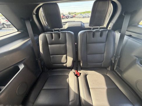 Used 2015 Ford Explorer XLT w/ Equipment Group 202B AWD/4WD image 17