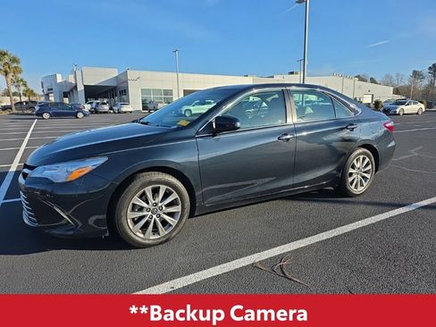 Used 2017 Toyota Camry XLE image 3