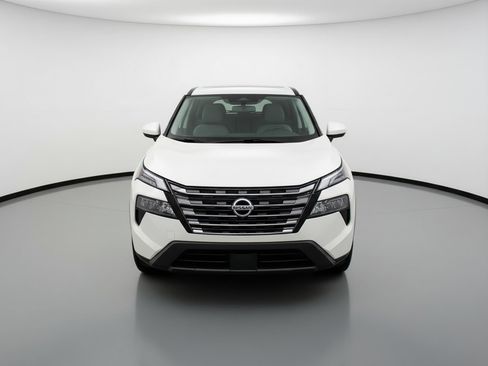 Used 2025 Nissan Rogue SV image 2