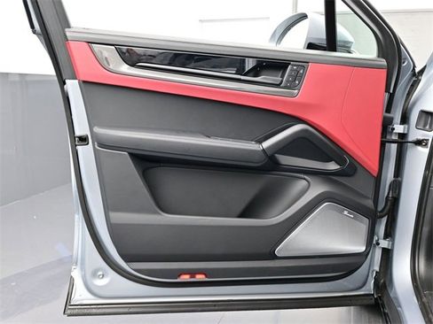 Used 2025 Porsche Cayenne GTS image 7
