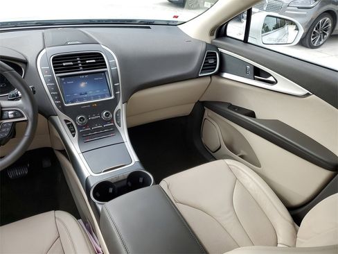 Certified 2020 Lincoln Nautilus Premier w/ Equipment Group 101A image 15