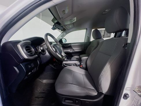 Used 2020 Toyota Tacoma SR5 RWD image 14