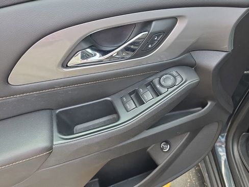 Used 2018 Chevrolet Traverse LT FWD image 16