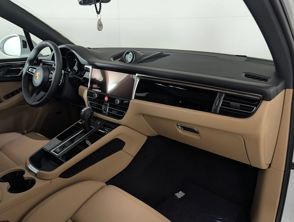 New 2026 Porsche Macan AWD/4WD image 19