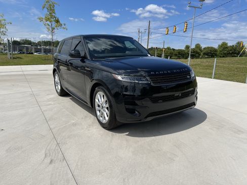 Used 2026 Land Rover Range Rover Sport SE AWD/4WD image 1