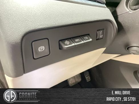 Used 2024 Buick Enclave Avenir w/ Avenir Technology Package AWD/4WD image 32