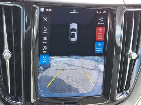 Certified 2023 Volvo XC60 B5 Plus w/ Climate Package image 20