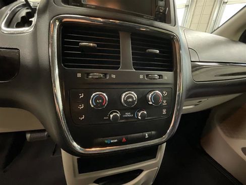 Used 2019 Dodge Grand Caravan SE image 17