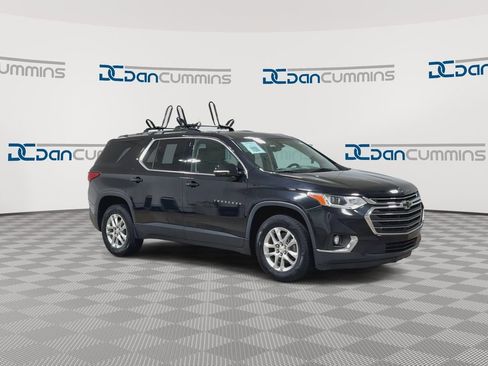Used 2018 Chevrolet Traverse LT FWD image 2
