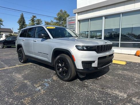 Used 2024 Jeep Grand Cherokee L Altitude image 2