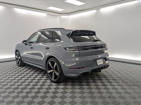 New 2026 Porsche Cayenne GTS image 3