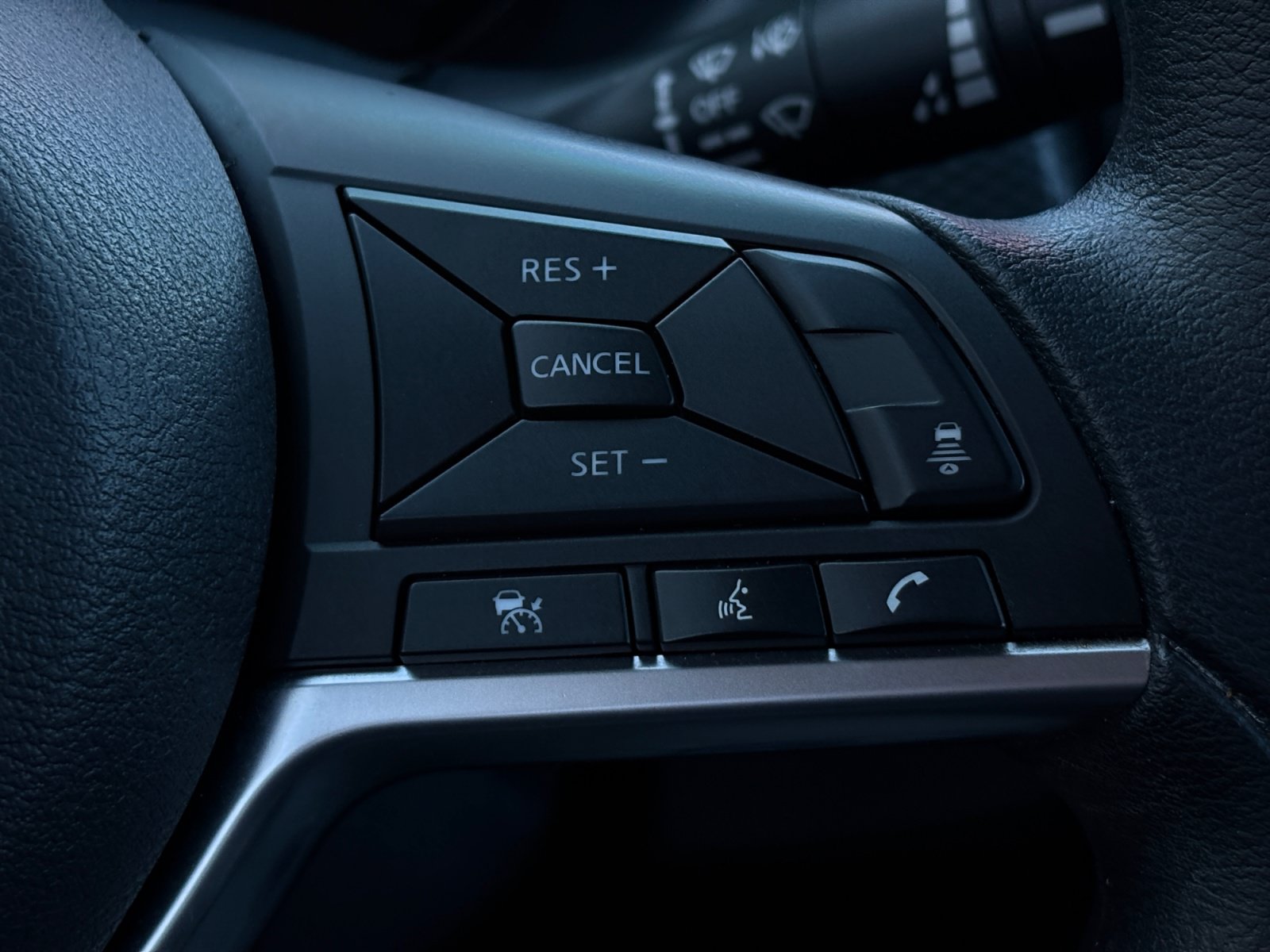 Used 2023 Nissan Kicks SV FWD image 27