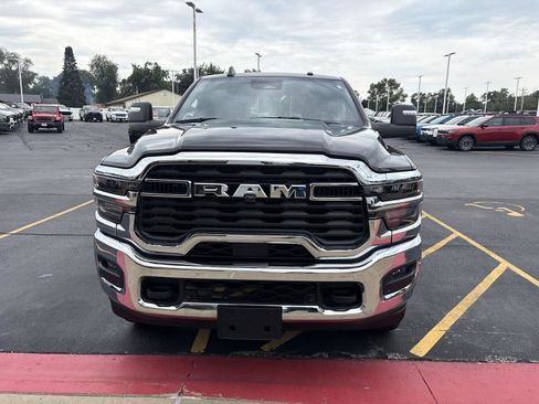 Used 2025 RAM 2500 Big Horn AWD/4WD image 2