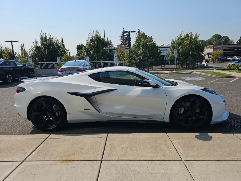 Used 2025 Chevrolet Corvette E-Ray w/ ZER Performance Package AWD/4WD image 8