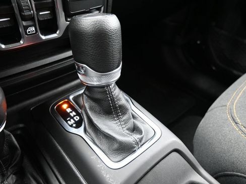 Used 2025 Jeep Gladiator Sport AWD/4WD image 22