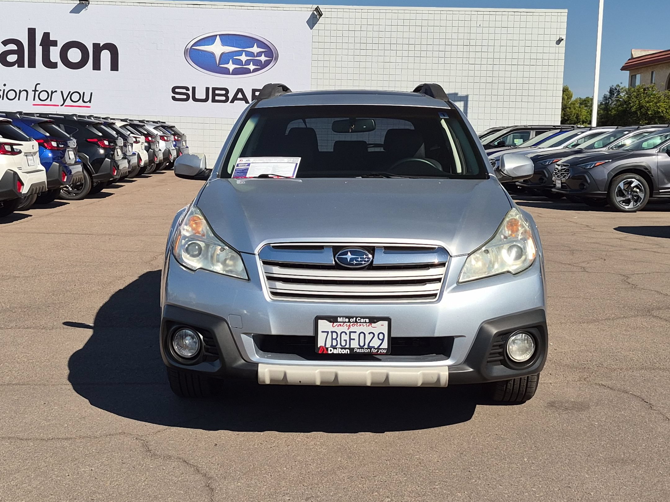 Used 2013 Subaru Outback 2.5i Limited w/ Moonroof Pkg AWD/4WD image 3