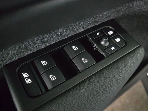 New 2026 Volvo XC40 B5 Ultra w/ Climate Package image 22