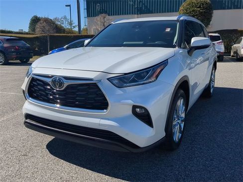 Used 2023 Toyota Highlander Limited image 8