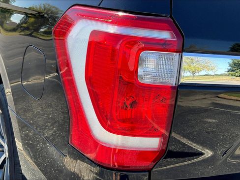 Used 2021 Ford Expedition XLT image 27