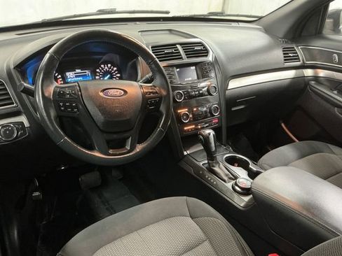 Used 2018 Ford Explorer XLT image 29