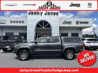Used 2017 Toyota Tacoma SR5 image 1