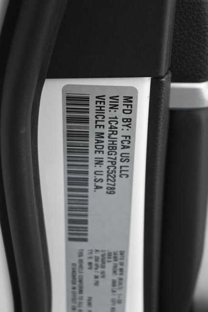 Used 2023 Jeep Grand Cherokee Limited w/ Black Appearance Package AWD/4WD image 35