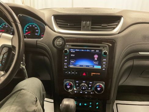 Used 2015 Chevrolet Traverse LT image 25