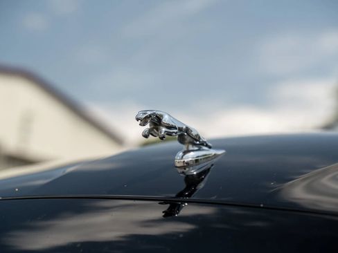 Used 2013 Jaguar XJ AWD image 33