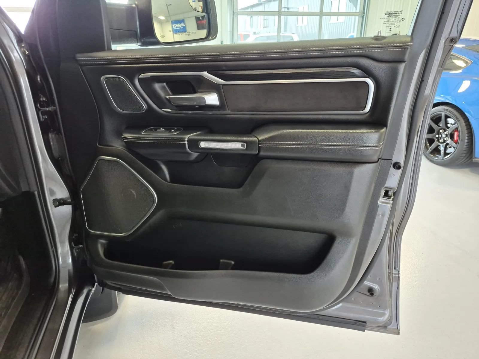 Used 2024 RAM 1500 Laramie AWD/4WD image 19
