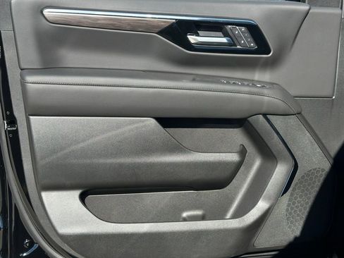 New 2026 Chevrolet Suburban LT image 16