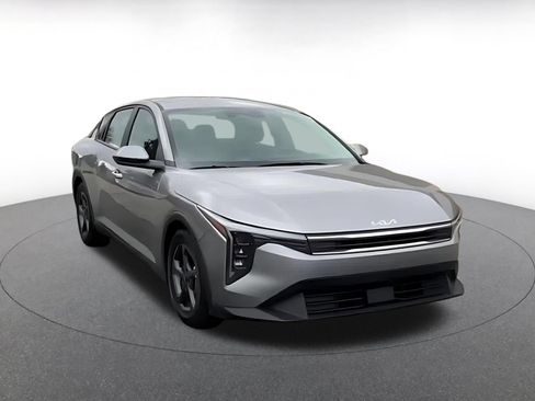 Used 2025 Kia K4 FWD image 3