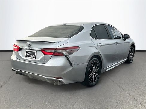 Used 2023 Toyota Camry SE image 7