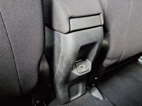 Used 2018 Jeep Renegade Latitude image 11