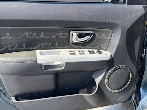 Used 2012 Kia Soul + image 12